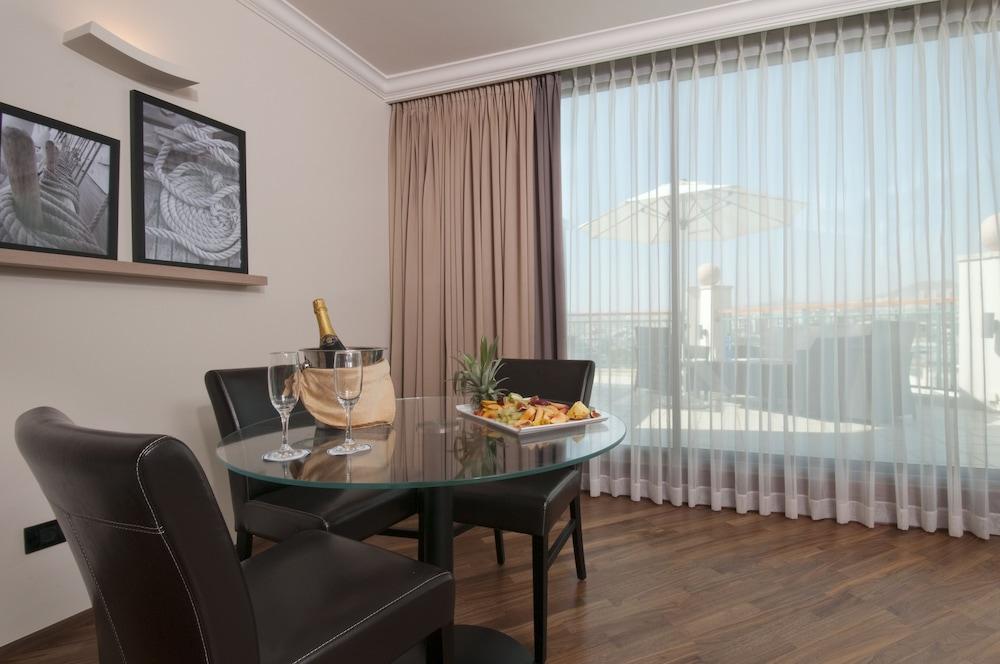 U Magic Palace Eilat Eksteriør bilde A dining room
